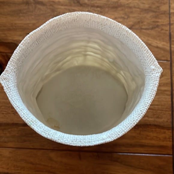 Resin Vase or flower pot - nice for holiday greens or even candy canes or snacks - Picture 3 of 9